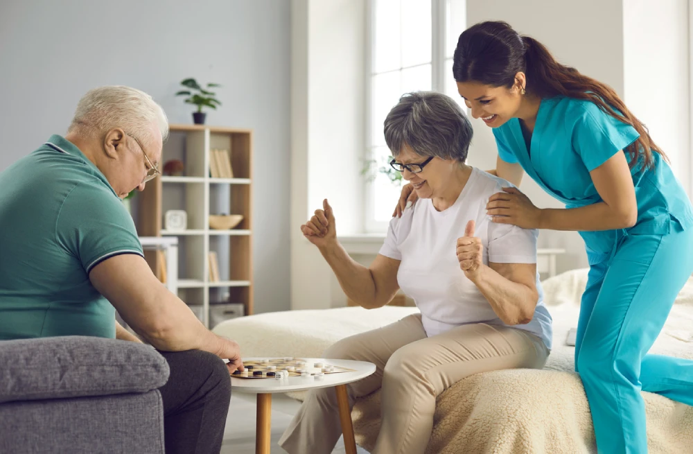 couple playing checkers to support brain health